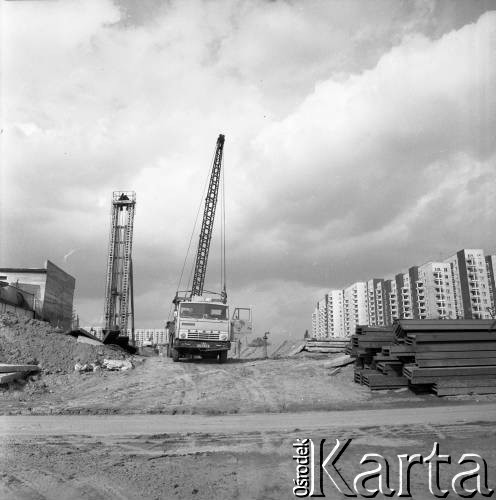 6.10.1983, Warszawa, Polska.
Budowa I linii metra na odcinku wzdłuż al. Komisji Edukacji Narodowej.
Fot. Edward Grochowicz, zbiory Ośrodka KARTA