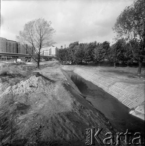 6.10.1983, Warszawa, Polska.
Potok Służewiecki.
Fot. Edward Grochowicz, zbiory Ośrodka KARTA