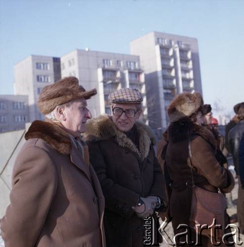 17.12.1983, Warszawa, Polska.
Spotkanie przedstawicieli władz na terenie budowy I linii metra. 2. z lewej stoi Józef Alfred Zajączkowski (zastępca dyrektora Generalnej Dyrekcji Budowy Metra).
Fot. Edward Grochowicz, zbiory Ośrodka KARTA