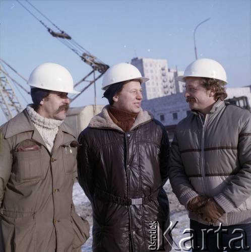 17.12.1983, Warszawa, Polska.
Spotkanie przedstawicieli władz na terenie budowy I linii metra.
Fot. Edward Grochowicz, zbiory Ośrodka KARTA