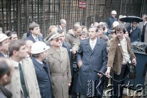 24.09.1985, Warszawa, Polska.
Wizyta gen. Wojciecha Jaruzelskiego na terenie budowy I linii metra (4. od lewej).
Fot. Edward Grochowicz, zbiory Ośrodka KARTA