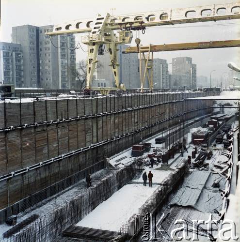 1985, Warszawa, Polska.
Budowa tunelu I linii metra na Ursynowie tzw. metodą berlińską.
Fot. Edward Grochowicz, zbiory Ośrodka KARTA