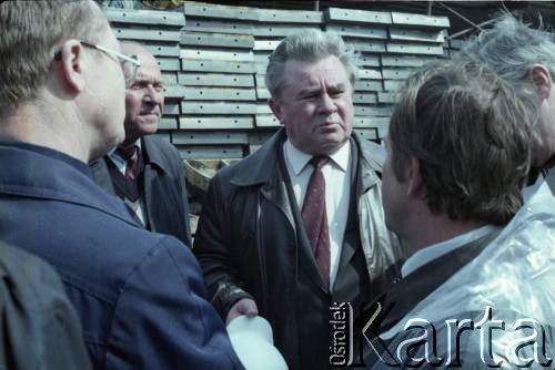 17.04.1986, Warszawa, Polska.
Wizyta Pełnomocnika ZSRR do spraw budowy metra w Warszawie. 2 z lewej stoi  Jerzy Brzostek - generalny dyrektor Generalnej Dyrekcji Budowy Metra.
Fot. Edward Grochowicz, zbiory Ośrodka KARTA