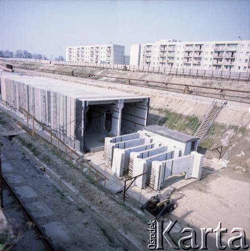 Maj 1986, Warszawa, Polska.
Budowa I linii metra metodą odkrywkową na Ursynowie.
Fot. Edward Grochowicz, zbiory Ośrodka KARTA