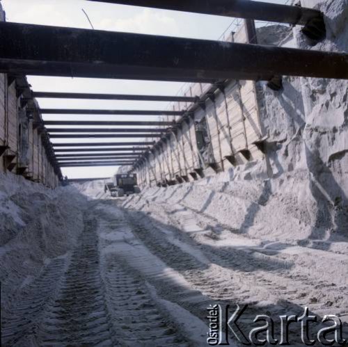 Maj 1986, Warszawa, Polska.
Budowa I linii metra metodą odkrywkową na Ursynowie.
Fot. Edward Grochowicz, zbiory Ośrodka KARTA