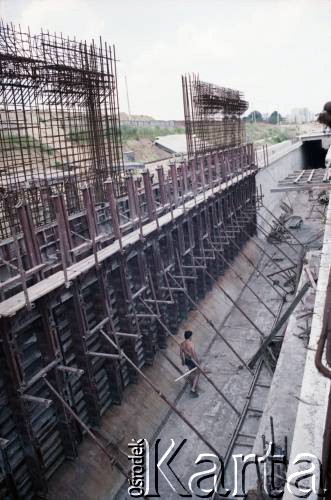 6.07.1987, Warszawa, Polska.
Budowa tunelu I linii metra, prawdopodobnie na Kabatach.
Fot. Edward Grochowicz, zbiory Ośrodka KARTA