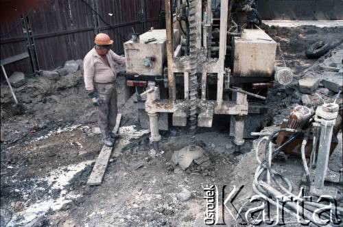 Sierpień 1988, Warszawa, Polska.
Robotnik na budowie I linii metra.
Fot. Edward Grochowicz, zbiory Ośrodka KARTA