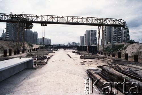 Sierpień 1988, Warszawa, Polska.
Budowa tunelu I linii metra wzdłuż al. Komisji Edukacji Narodowej.
Fot. Edward Grochowicz, zbiory Ośrodka KARTA