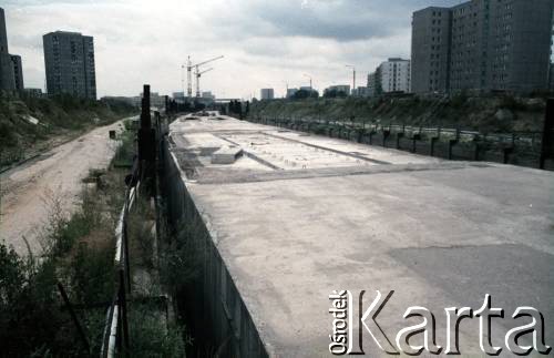 Sierpień 1988, Warszawa, Polska.
Budowa tunelu I linii metra wzdłuż al. Komisji Edukacji Narodowej.
Fot. Edward Grochowicz, zbiory Ośrodka KARTA