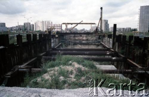 Sierpień 1988, Warszawa, Polska.
Budowa tunelu I linii metra wzdłuż al. Komisji Edukacji Narodowej.
Fot. Edward Grochowicz, zbiory Ośrodka KARTA