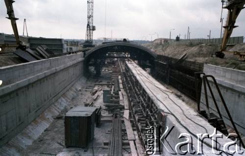 Sierpień 1988, Warszawa, Polska.
Budowa tunelu I linii metra.
Fot. Edward Grochowicz, zbiory Ośrodka KARTA