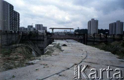 Sierpień 1988, Warszawa, Polska.
Budowa tunelu I linii metra wzdłuż al. Komisji Edukacji Narodowej.
Fot. Edward Grochowicz, zbiory Ośrodka KARTA