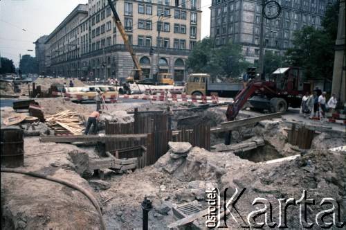 Sierpień 1988, Warszawa, Polska.
Budowa I linii metra, w okolicy stacji Politechnika.
Fot. Edward Grochowiecz, zbiory Ośrodka KARTA