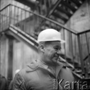 Lata 80., Warszawa, Polska.
Przedstawiciele władz na terenie budowy I linii metra.
Fot. Edward Grochowicz, zbiory Ośrodka KARTA