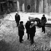 Lata 80., Warszawa, Polska.
Przedstawiciele władz na terenie budowy I linii metra.
Fot. Edward Grochowicz, zbiory Ośrodka KARTA