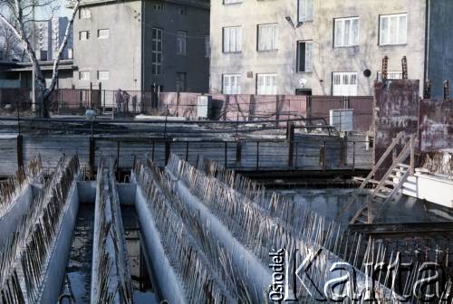 2. poł. lat 80., Warszawa, Polska.
Budowa I linii metra na odcinku Pole Mokotowskie - Politechnika.
Fot. Edward Grochowicz, zbiory Ośrodka KARTA