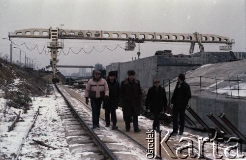 17.12.1983, Warszawa, Polska.
Spotkanie przedstawicieli władz na terenie budowy I linii metra.
Fot. Edward Grochowicz, zbiory Ośrodka KARTA