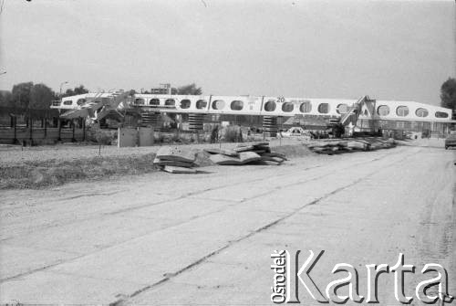 Lata 80., Warszawa, Polska.
Dźwignica na terenie budowy I linii metra.
Fot. Edward Grochowicz, zbiory Ośrodka KARTA