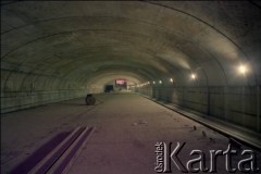 Lata 80., Warszawa, Polska.
Budowa tunelu I linii metra.
Fot. Edward Grochowicz, zbiory Ośrodka KARTA