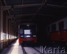 Ok. 1990, Warszawa, Polska.
Wagony metra (seria 81) na terenie Stacji Techniczno - Postojowej 