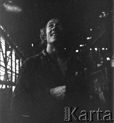 Około 1966, Gdańsk, Polska.
Stocznia Gdańska (od 15.04.1967 Stocznia Gdańska im. Lenina). Portret stoczniowca.
Fot. Edward Grochowicz, zbiory Ośrodka KARTA.