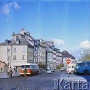 1974, Warszawa, Polska.
Plac Zamkowy, przystanek autobusowy.
Fot. Edward Grochowicz, zbiory Ośrodka KARTA