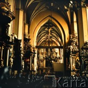 Ok. 1988, Gdańsk, Polska.
Bazylika św. Mikołaja - wnętrze.
Fot. Edward Grochowicz, zbiory Ośrodka KARTA