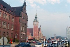 1995, Gdańsk, Polska.
Ulica Podwale Grodzkie, z głębi z lewej budynek dworca kolejowego Gdańsk Główny.
Fot. Edward Grochowicz, zbiory Ośrodka KARTA