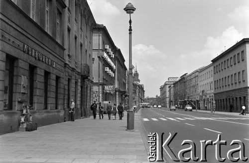 1969, Warszawa, Polska.
Ulica Nowy Świat.
Fot. Edward Grochowicz, zbiory Ośrodka KARTA