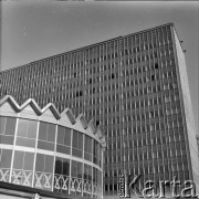 1965, Warszawa, Polska.
Gmach Universalu i Rotunda PKO.
Fot. Edward Grochowicz, zbiory Ośrodka KARTA