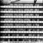 1965, Warszawa, Polska.
Fasada budynku przy ulicy Zgoda.
Fot. Edward Grochowicz, zbiory Ośrodka KARTA
