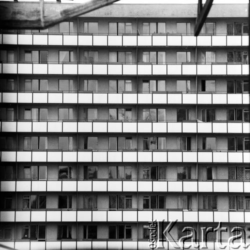 1965, Warszawa, Polska.
Fasada budynku przy ulicy Zgoda.
Fot. Edward Grochowicz, zbiory Ośrodka KARTA