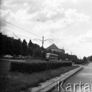 Lata 60., Warszawa, Polska.
Aleje Niepodległości, w głębi aula Szkoły Głównej Planowania i Statystyki (SGPiS, obecnie Szkoła Główna Handlowa).
Fot. Edward Grochowicz, zbiory Ośrodka KARTA