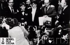 11.12.1983, Oslo, Norwegia.
Wręczenie Pokojowej Nagrody Nobla dla Lecha Wałęsy. Nagrodę odebrała Danuta Wałęsowa i syn. 
Fot. NN, zbiory Ośrodka KARTA