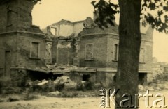 Lato 1944, Włochy.
Zburzony dom.
Fot. NN, zbiory Ośrodka KARTA, Pogotowie Archiwalne [PAF_042], przekazał Zbigniew Jackowski