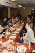 23.08.1986, Lund, Szwecja. 
Zjazd CSSO (Conference of Solidarity Support Organizations - CSSO - Konferencja Organizacji Popierających Solidarność). Uczestnicy podczas posiłku.
Fot. NN, zbiory Ośrodka KARTA, udostępnili Elżbieta i Jakub Święciccy. 
   
