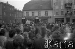 03-06.08.1988, Jarocin, Polska.
Festiwal Muzyki Rockowej Jarocin '88, Rynek w Jarocinie.
Fot. Artur Polit, zbiory Fundacji Ośrodka KARTA