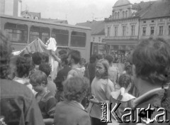 03-06.08.1988, Jarocin, Polska.
Festiwal Muzyki Rockowej Jarocin '88, Rynek w Jarocinie.
Fot. Artur Polit, zbiory Fundacji Ośrodka KARTA