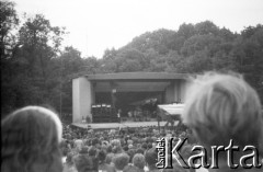 03-06.08.1988, Jarocin, Polska.
Festiwal Muzyki Rockowej Jarocin '88, scena główna.
Fot. Artur Polit, zbiory Fundacji Ośrodka KARTA