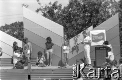 03-06.08.1988, Jarocin, Polska.
Festiwal Muzyki Rockowej Jarocin '88, wybory Miss Jarocina.
Fot. Artur Polit, zbiory Fundacji Ośrodka KARTA