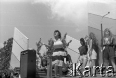 03-06.08.1988, Jarocin, Polska.
Festiwal Muzyki Rockowej Jarocin '88, wybory Miss Jarocina.
Fot. Artur Polit, zbiory Fundacji Ośrodka KARTA