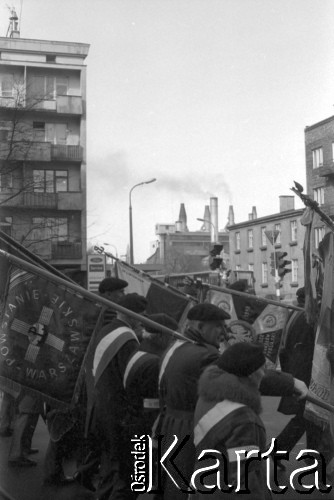 1988-1989, Warszawa, Polska.
Marsz kombatantów Armii Krajowej, ul. Tamka.
Fot. Artur Polit, zbiory Fundacji Ośrodka KARTA