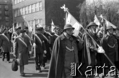 1988-1989, Warszawa, Polska.
Marsz kombatantów Armii Krajowej, ul. Tamka.
Fot. Artur Polit, zbiory Fundacji Ośrodka KARTA