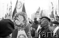 1988-1989, Warszawa, Polska.
Marsz kombatantów Armii Krajowej.
Fot. Artur Polit, zbiory Fundacji Ośrodka KARTA