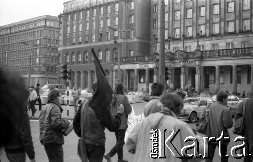 1989-1990, Warszawa, Polska.
Demonstracja przeciwko budowie elektrowni atomowej w Żarnowcu, plac Powstańców Warszawy.
Fot. Artur Polit, zbiory Fundacji Ośrodka KARTA