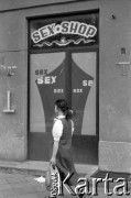 1990, Warszawa, Polska.
Pierwszy Sexshop na Żoliborzu przy ul. Marymonckiej.
Fot. Artur Polit, zbiory Fundacji Ośrodka KARTA