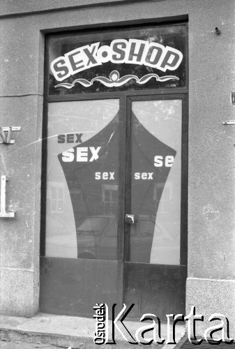 1990, Warszawa, Polska.
Pierwszy sex-shop na Żoliborzu przy ul. Marymonckiej.
Fot. Artur Polit, zbiory Fundacji Ośrodka KARTA