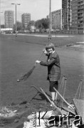 1990, Warszawa, Polska.
Kampania wyborcza przed wyborami samorządowymi, m.in. do rady dzielnicy Warszawa-Żoliborz, n/z Alina Janowska - późniejsza przewodnicząca.
Fot. Artur Polit, zbiory Fundacji Ośrodka KARTA