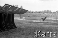 1990, Warszawa, Polska.
Wyścigi psów na stadionie Hutnika, Bielany.
Fot. Artur Polit, zbiory Fundacji Ośrodka KARTA