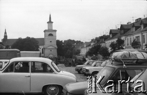 1982, Pułtusk, Polska..
Rynek, w głębi kolegiata Zwiastowania Najświętszej Maryi Panny.
Fot. Artur Polit, zbiory Fundacji Ośrodka KARTA